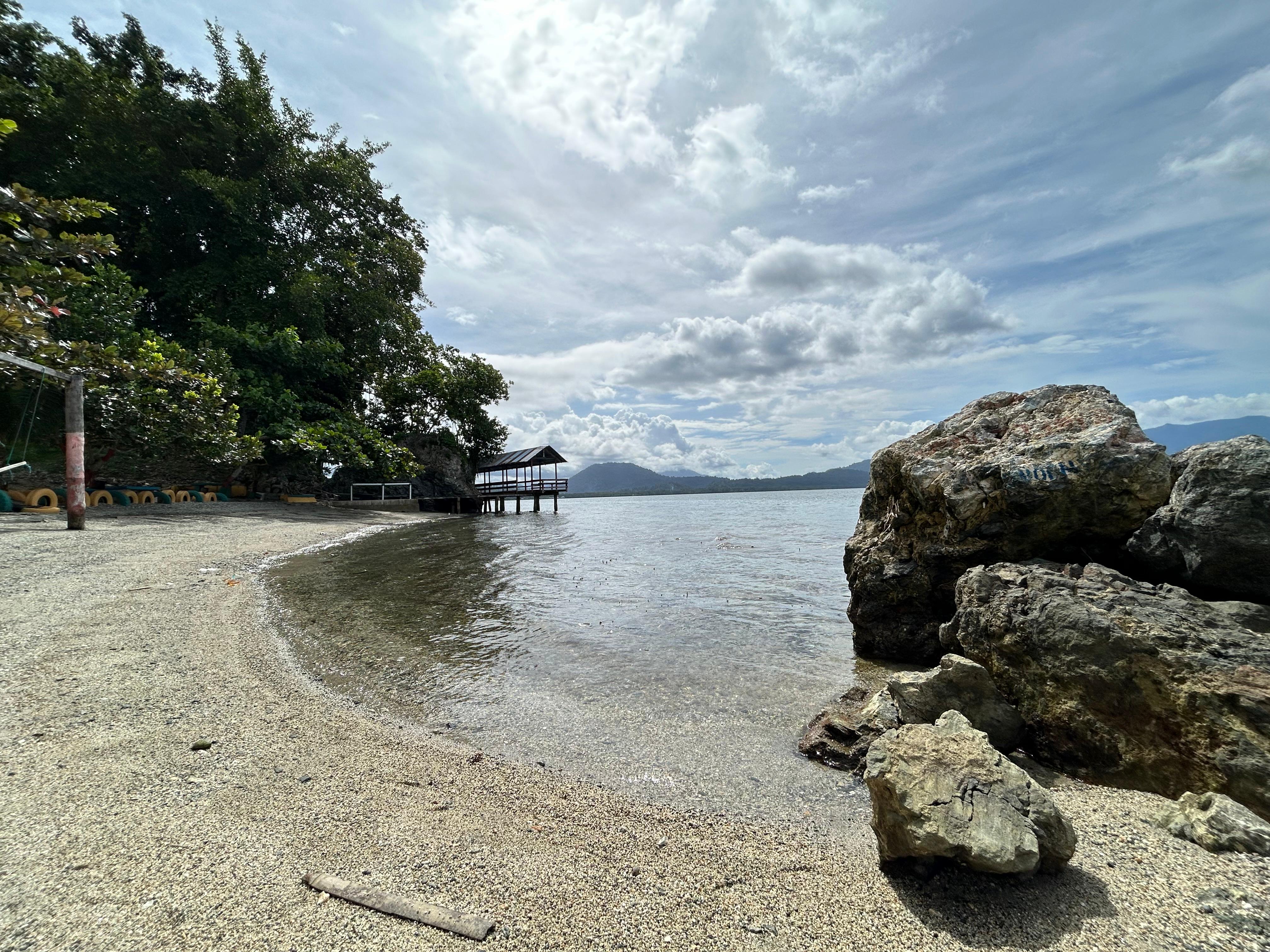 Pantai sibela pasir putih